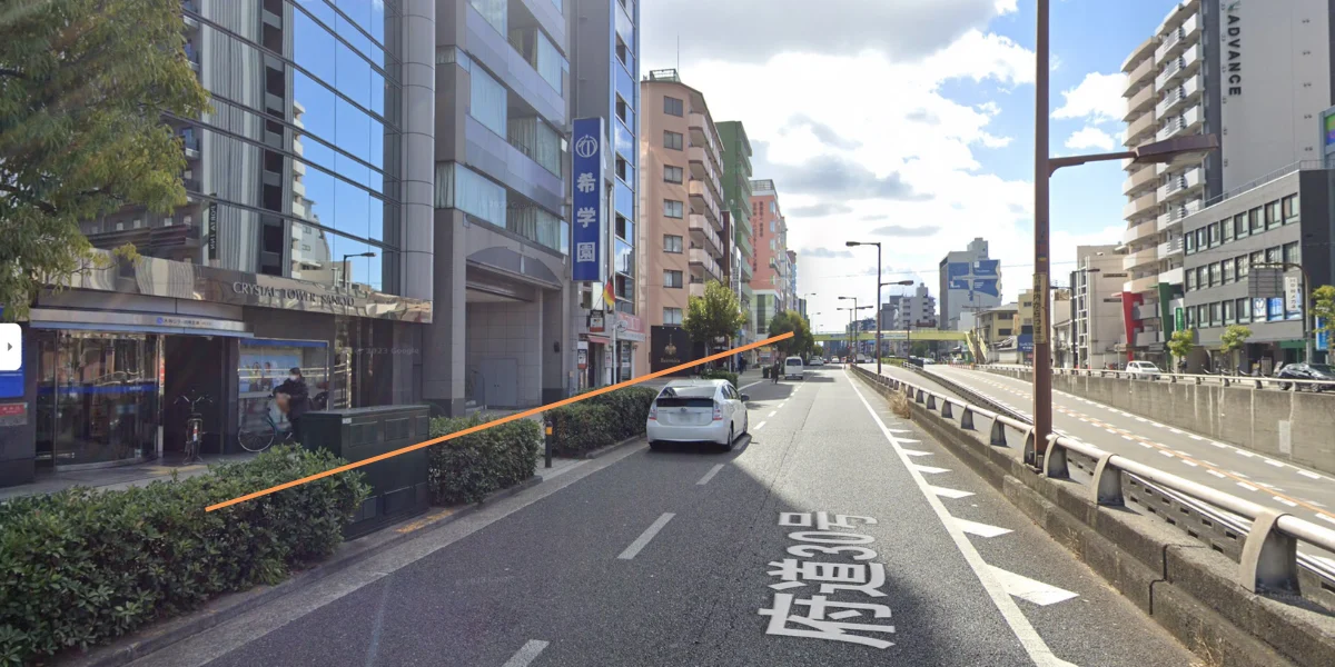 希学園を目印に進む