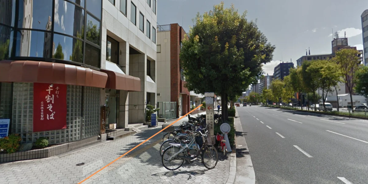 十割そば・きらくを目印に進む