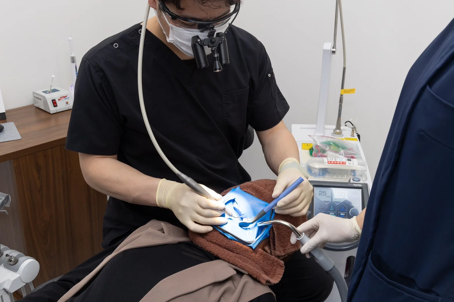 ラバーダム防湿による根管治療